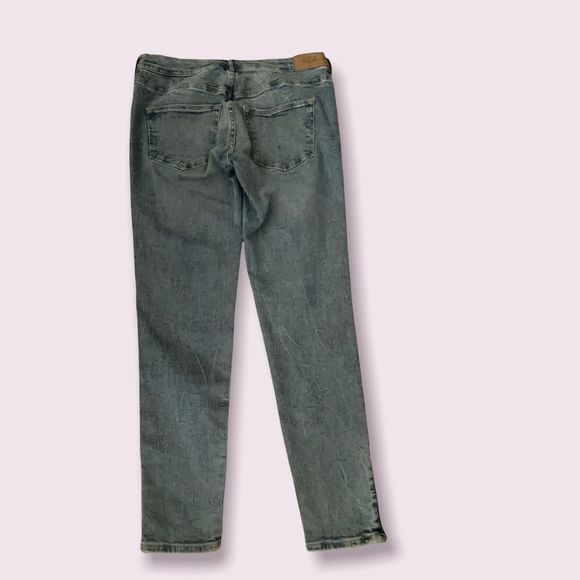 3/$25 Divided ankle/crop jeans size 8 - Picture 2 of 7